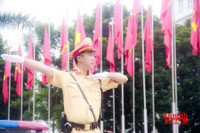 Ấn tượng với nữ CSGT bảo vệ Đại hội Đảng bộ TP Hà Nội