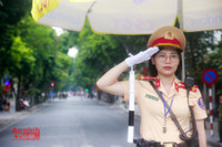 Ấn tượng với nữ CSGT bảo vệ Đại hội Đảng bộ TP Hà Nội