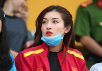 [ẢNH] Á hậu Huyền My đến sân cổ vũ 