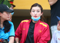 [ẢNH] Á hậu Huyền My đến sân cổ vũ 