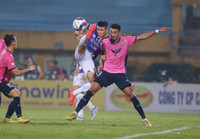 Hoa hậu Đỗ Mỹ Linh tươi rói ăn mừng CLB Hà Nội vô địch