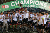 Hoa hậu Đỗ Mỹ Linh tươi rói ăn mừng CLB Hà Nội vô địch