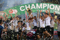 Hoa hậu Đỗ Mỹ Linh tươi rói ăn mừng CLB Hà Nội vô địch