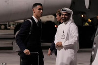 Ronaldo bảnh bao đặt chân đến Qatar dự World Cup 2022