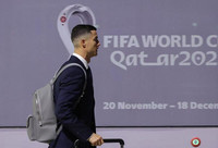 Ronaldo bảnh bao đặt chân đến Qatar dự World Cup 2022