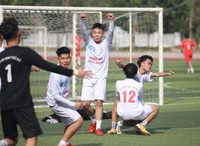 [ẢNH] THPT Hoàng Mai vào chung kết sau màn rượt đuổi tỉ số nghẹt thở