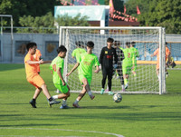 Nghẹt thở hạ trường Mỹ Đình, THPT Lomonoxop vào vòng 1/16