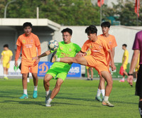 Nghẹt thở hạ trường Mỹ Đình, THPT Lomonoxop vào vòng 1/16