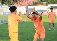 Nghẹt thở hạ trường Mỹ Đình, THPT Lomonoxop vào vòng 1/16