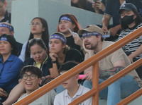 Những cổ động viên xinh đẹp, đáng yêu trên khán đài sân Xuân Đỉnh