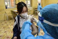 Xem học sinh lớp 12 Hà Nội phấn khởi khi được tiêm vaccine Pfizer phòng Covid-19 