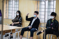 Xem học sinh lớp 12 Hà Nội phấn khởi khi được tiêm vaccine Pfizer phòng Covid-19 