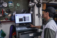 Cận cảnh điểm đo khí thải, hỗ trợ đổi xe máy cũ lấy xe mới ở Hà Nội