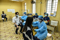 Xem học sinh lớp 12 Hà Nội phấn khởi khi được tiêm vaccine Pfizer phòng Covid-19 