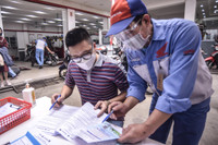 Cận cảnh điểm đo khí thải, hỗ trợ đổi xe máy cũ lấy xe mới ở Hà Nội