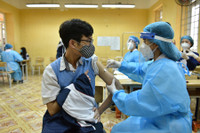Xem học sinh lớp 12 Hà Nội phấn khởi khi được tiêm vaccine Pfizer phòng Covid-19 