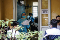 Xem học sinh lớp 12 Hà Nội phấn khởi khi được tiêm vaccine Pfizer phòng Covid-19 