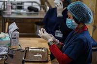 Xem học sinh lớp 12 Hà Nội phấn khởi khi được tiêm vaccine Pfizer phòng Covid-19 