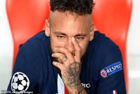 [ẢNH] Neymar ôm mặt khóc nức nở sau thất bại của PSG