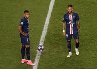 [ẢNH] Neymar ôm mặt khóc nức nở sau thất bại của PSG