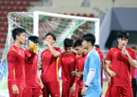 [ẢNH] Tuyển Việt Nam làm quen mặt sân 'may mắn', sẵn sàng đấu Oman