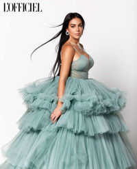 Bạn gái Ronaldo đẹp cuốn hút trên tạp chí