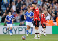 Ronaldo bất lực trong trận thua bạc nhược của M.U