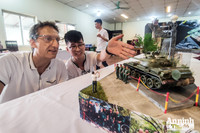 [ẢNH] Cận cảnh những khí tài quân sự khủng mang theo bao ký ức hào hùng ở Hà Nội