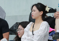 Muôn vẻ đáng yêu của fan nữ bóng đá học sinh Hà Nội