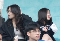 Muôn vẻ đáng yêu của fan nữ bóng đá học sinh Hà Nội