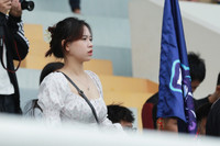 Muôn vẻ đáng yêu của fan nữ bóng đá học sinh Hà Nội