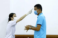 [ẢNH] Công Phượng, Quang Hải cùng đồng đội phấn khởi đi bầu cử