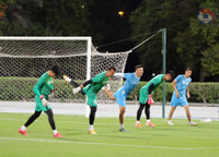 [ẢNH] ĐT Việt Nam mướt mồ hôi trong buổi tập đầu tiên ở UAE