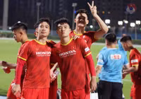 [ẢNH] ĐT Việt Nam mướt mồ hôi trong buổi tập đầu tiên ở UAE