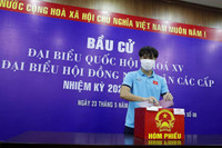 [ẢNH] Công Phượng, Quang Hải cùng đồng đội phấn khởi đi bầu cử