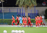 [ẢNH] ĐT Việt Nam mướt mồ hôi trong buổi tập đầu tiên ở UAE