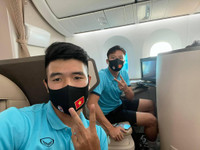 [ẢNH] ĐT Việt Nam phấn chấn lên chuyên cơ sang UAE