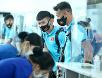 [ẢNH] ĐT Việt Nam phấn chấn lên chuyên cơ sang UAE