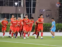 [ẢNH] ĐT Việt Nam mướt mồ hôi trong buổi tập đầu tiên ở UAE