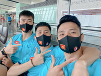 [ẢNH] ĐT Việt Nam phấn chấn lên chuyên cơ sang UAE