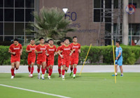 [ẢNH] ĐT Việt Nam mướt mồ hôi trong buổi tập đầu tiên ở UAE