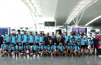 [ẢNH] ĐT Việt Nam phấn chấn lên chuyên cơ sang UAE