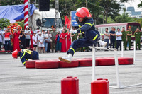 Xem Cảnh sát PCCC tranh tài thi tiếp sức cứu người và chữa cháy