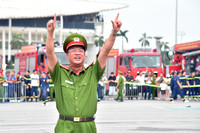 Xem Cảnh sát PCCC tranh tài thi tiếp sức cứu người và chữa cháy