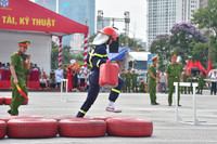 Xem Cảnh sát PCCC tranh tài thi tiếp sức cứu người và chữa cháy