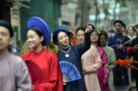 Ngắm thiếu nữ Hà thành mang Xuân về phố phường Thủ đô