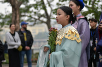 Ngắm thiếu nữ Hà thành mang Xuân về phố phường Thủ đô