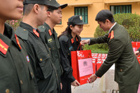 Trao tặng gần 1300 suất quà của Giám đốc CATP Hà Nội động viên cán bộ, chiến sỹ trực tết