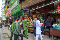 Đoàn kiểm tra đột xuất cơ sở sản xuất bánh cốm ở Hà Nội