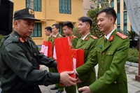 Trao tặng gần 1300 suất quà của Giám đốc CATP Hà Nội động viên cán bộ, chiến sỹ trực tết